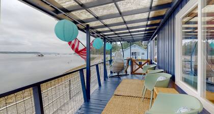 Soundfront home with beach access, firepit, deck, games, washer/dryer, & AC
