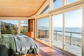 4 bedrooms, desk, free WiFi, bed sheets