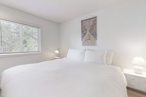 3 bedrooms, internet, bed sheets