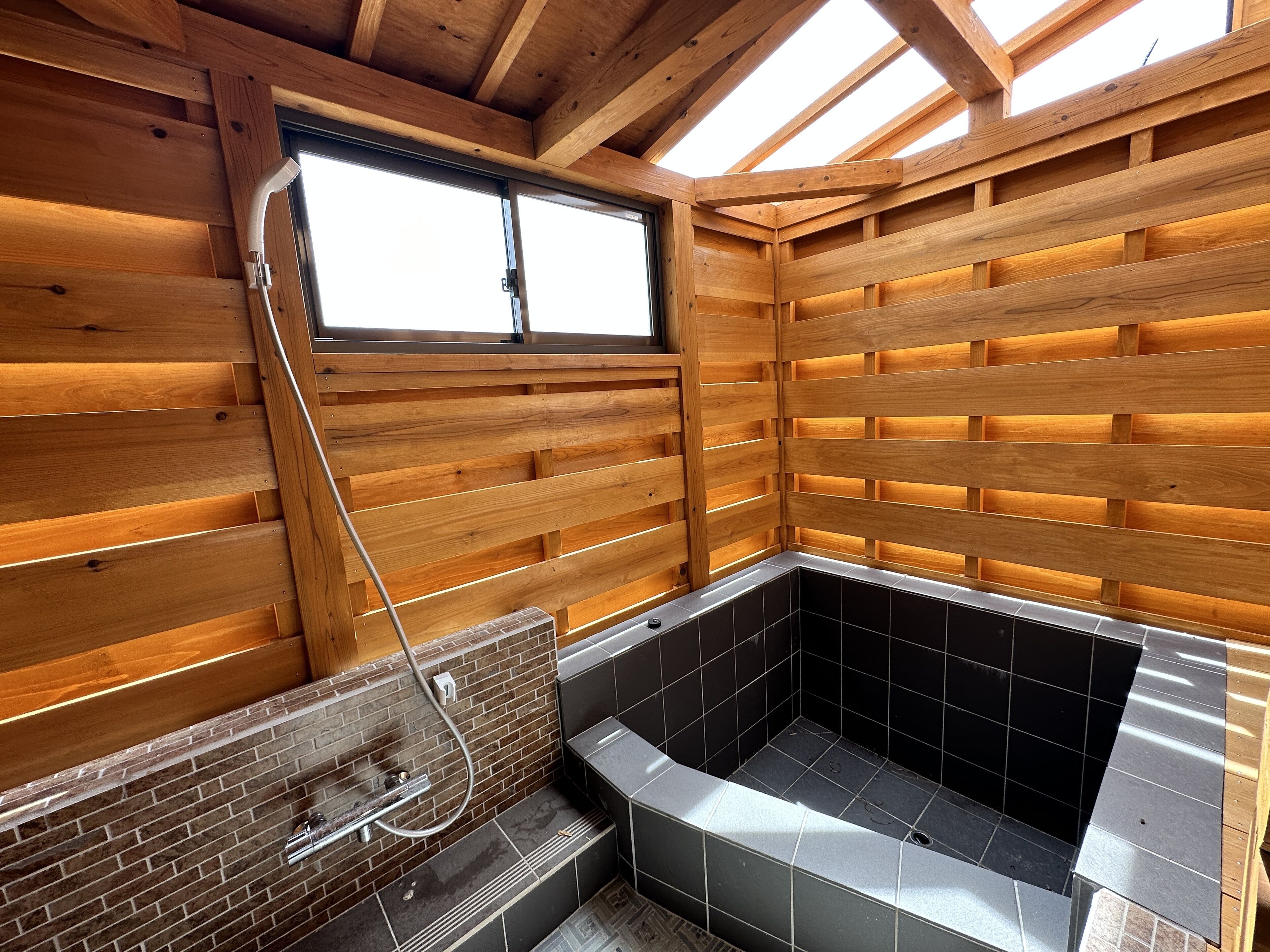 전신 욕조, 수중안마 샤워기, 헤어드라이어, 타월