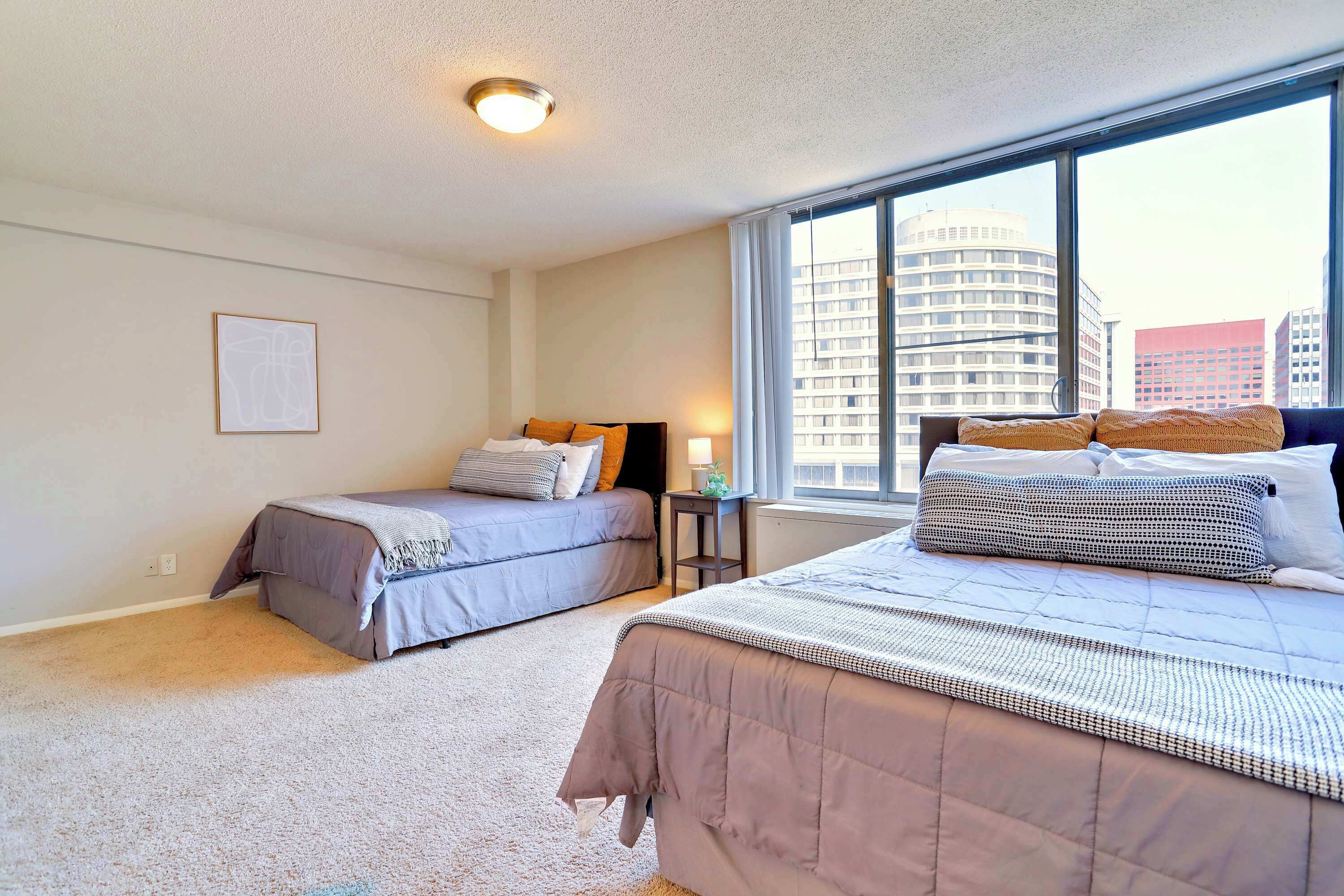 2 室のベッドルーム、デスク、アイロン / アイロン台、WiFi