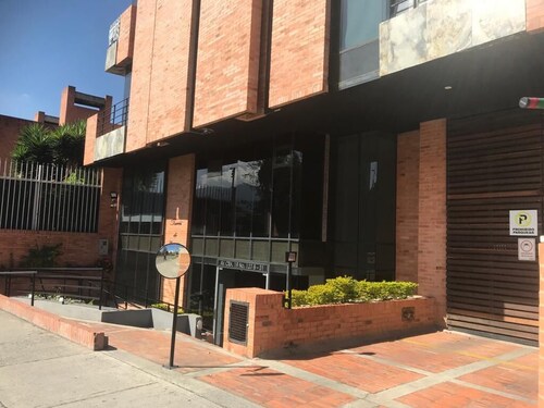 Apartamento con Terraza Privada en la Calleja. A 3 min de la Clinica Reina Sofía