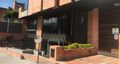 Apartamento con Terraza Privada en la Calleja. A 3 min de la Clinica Reina Sofía