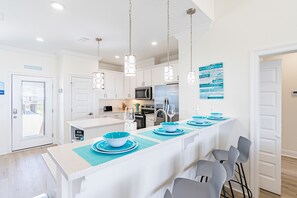 冰箱、微波炉、烤箱、炉灶