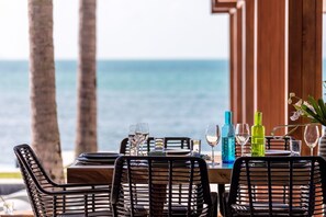 Outdoor dining - Villa Hanna Luxury Beachfront (Koh Samui)