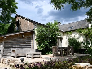 Outdoor dining - Cosy houses on beautiful plot in Saône-et-Loire (Cussy-en-Morvan)