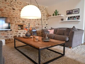 TV - Cosy houses on beautiful plot in Saône-et-Loire (Cussy-en-Morvan)