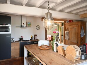 Fridge, oven, stovetop, dishwasher - Cosy houses on beautiful plot in Saône-et-Loire (Cussy-en-Morvan)