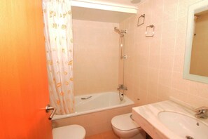 Dusche, Bidet, Handtücher