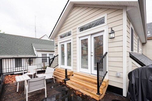 Luxe Family Home/2 kitchens & Living Rooms/Balcony