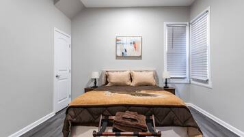 4 bedrooms, desk, iron/ironing board, WiFi