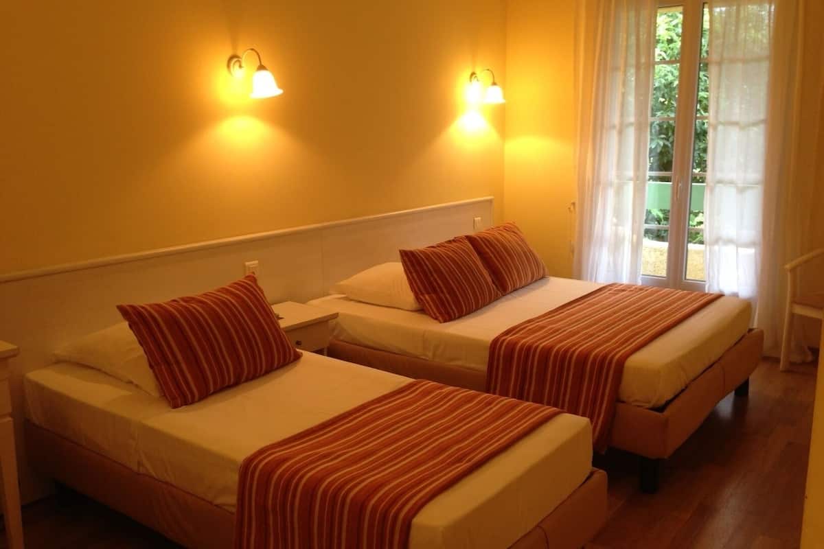 classic triple room | 3 bedrooms, desk, laptop workspace, soundproofing