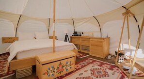 Comfort Tent | Minibar, bed sheets - Zaga Zaga Sat (Cosmesti)