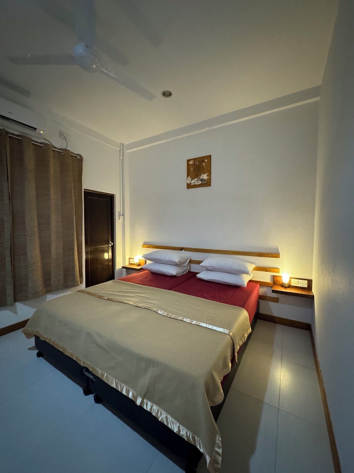 Egyptian cotton sheets, premium bedding, individually furnished, desk