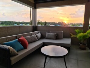 40-inch flat-screen TV with digital channels, TV, Netflix - ViluVeli Holiday Retreat (Hanimaadhoo)