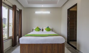 Standard Double Room - Treebo Grand Vista - 63A (Noida)