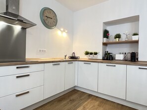 Fridge, microwave, oven, dishwasher - Haut du village, T2 + alcôve 5p. (Cauterets)