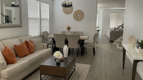 Large home in Marysville  7 min to hard Rock casino and 30 min to Sacra-Airport