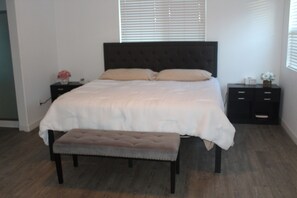 4 bedrooms, iron/ironing board, WiFi, bed sheets