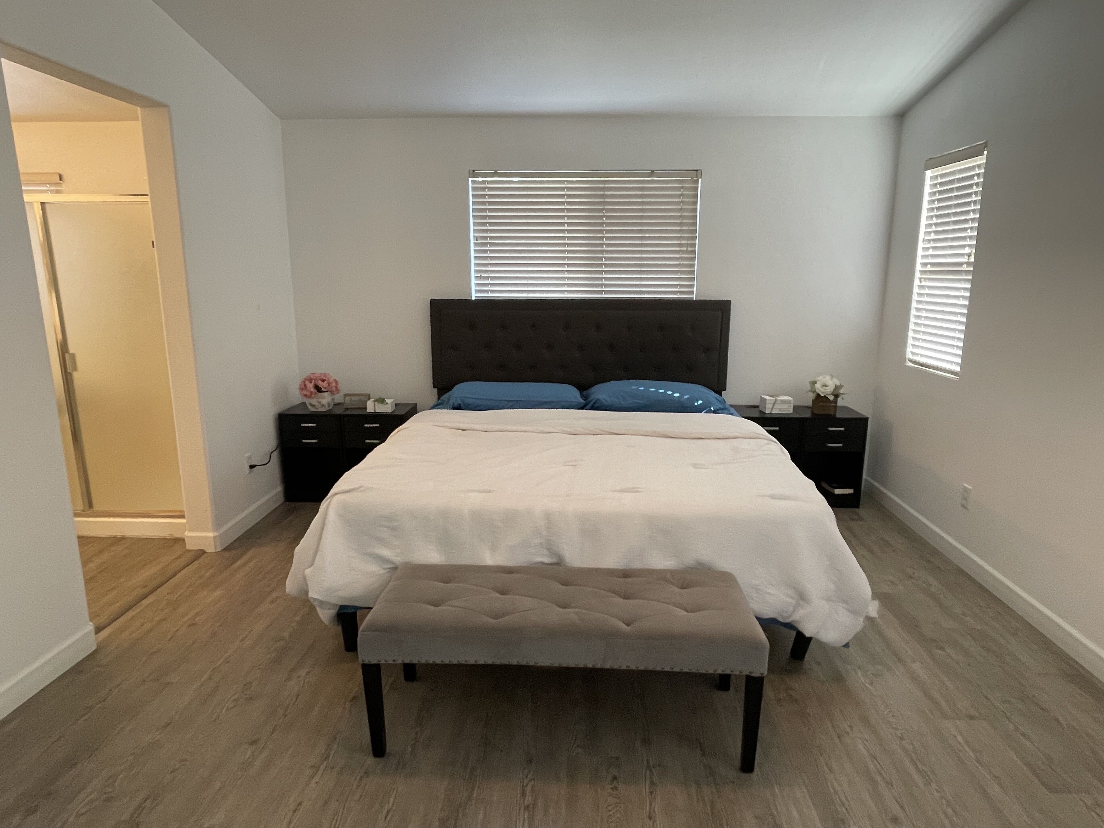 4 bedrooms, iron/ironing board, WiFi, bed sheets