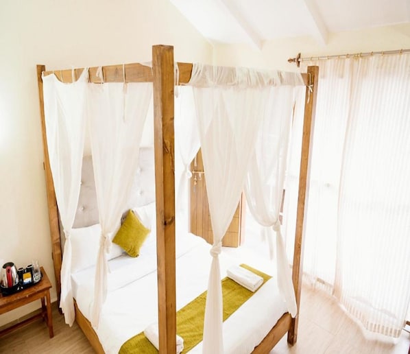 Deluxe Room | 1 bedroom, Egyptian cotton sheets, premium bedding, desk