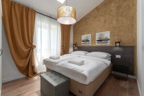 3 bedrooms, in-room safe, iron/ironing board, WiFi