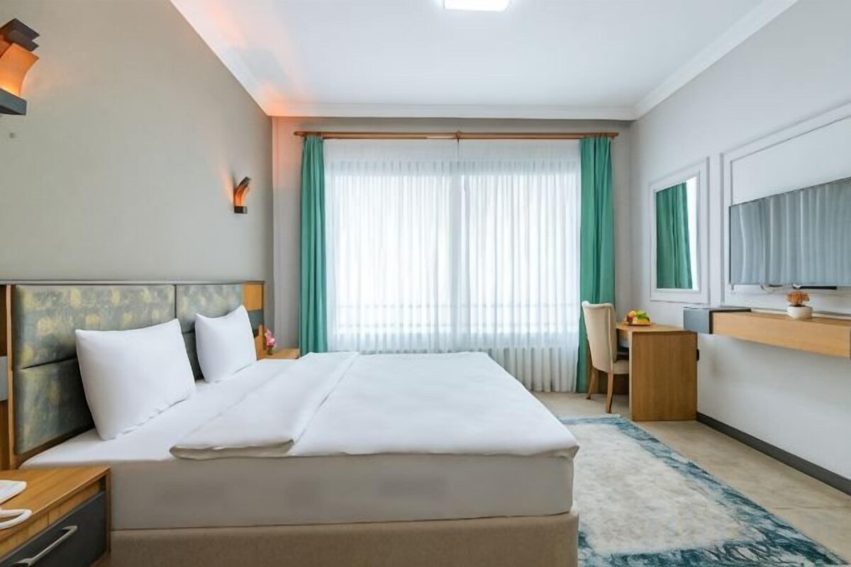Premium bedding, minibar, desk, soundproofing