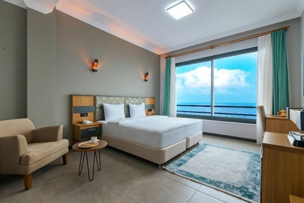 1 bedroom, premium bedding, minibar, desk
