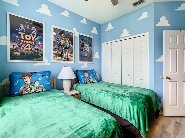3 bedrooms, desk, iron/ironing board, travel crib