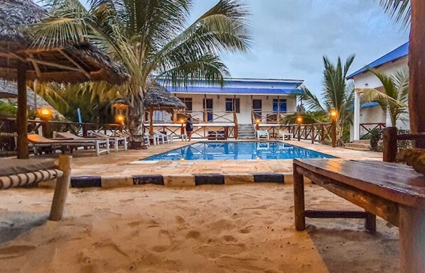 Seasonal outdoor pool, pool umbrellas