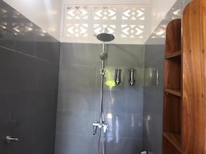 Comfort Double Room | Bathroom | Rainfall showerhead, towels, soap, toilet paper
