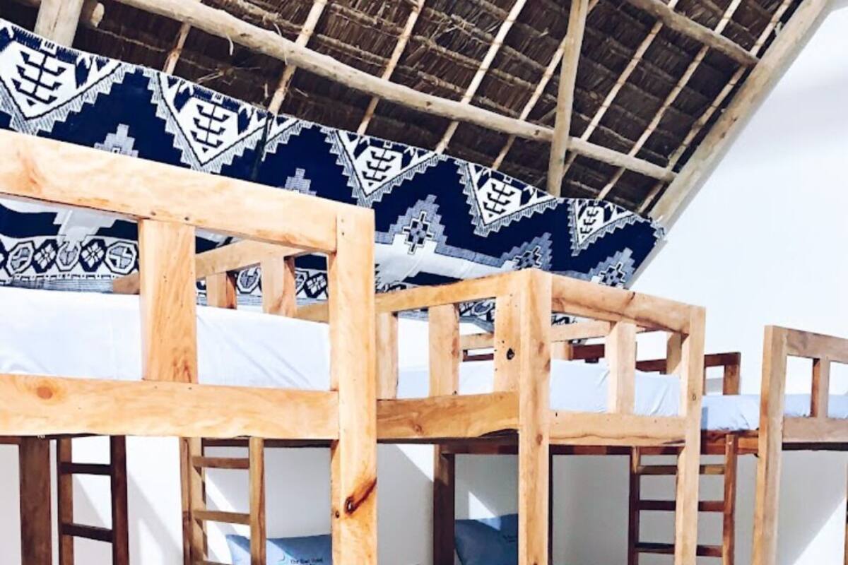 Dortoir Partagé Standard | Matelas Select Comfort, coffres-forts dans les chambres