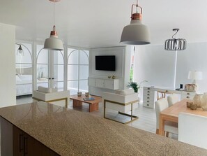 1 habitación, tabla de planchar con plancha, wifi y ropa de cama