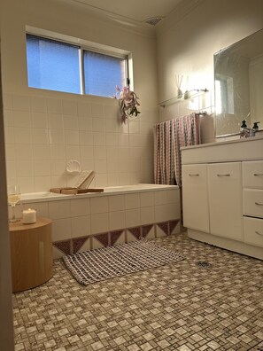 Handtücher, Seife, Toilettenpapier