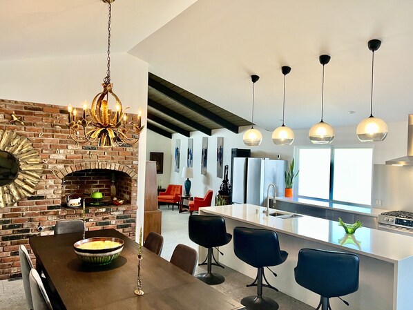 Dining - Four king size bedrooms with 5 bathrooms and a pool with a view of Mt. Shasta (Redding)