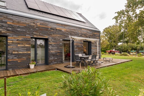 Large Seaside House with Private Terrace and Garden