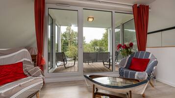 TV, fireplace, stereo