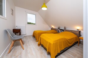 3 slaapkamers, een strijkplank/strijkijzer, gratis wifi, beddengoed