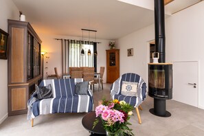 TV, fireplace, ping pong - Vacation Home "Maison Bord De Mer" with Private Terrace and Private Garden (Sarzeau)