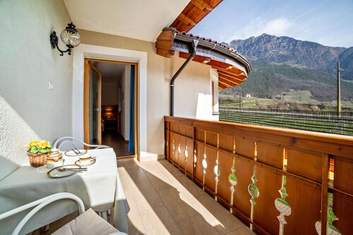 Ferienwohnung 'Obermoarhof Mutspitze 1' mit Bergblick, Gemeinschaftsgarten und WLAN