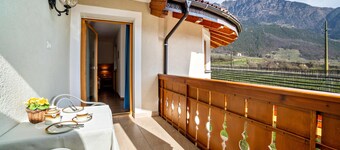Apartment 'Obermoarhof Mutspitze 1' with Mountain View, Shared Garden and Wi-Fi