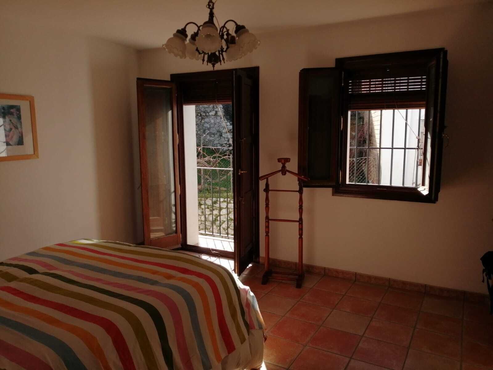 3 dormitorios, tabla de planchar con plancha, wifi gratis y ropa de cama