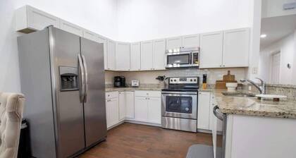 Entire Modern Home in Dade City