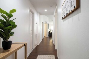 Interior - 🏡 Entire Modern Home in Dade City | 3 Bed, 2 Bath (Dade City)