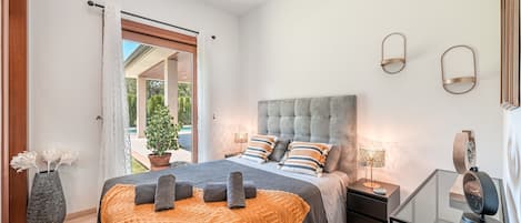 4 habitaciones, tabla de planchar con plancha y wifi gratis