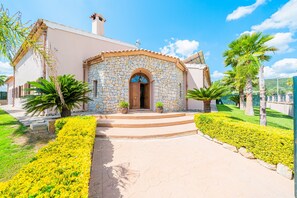 Exterior - Villa 'Levante' with Heated Pool, Wi-Fi and Air Conditioning, Freshly Renovated for 2026 (Sa Pobla)