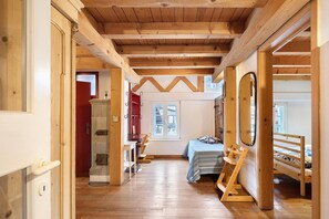 4 habitaciones, tabla de planchar con plancha y wifi gratis 