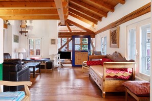 Interior - Apartment 'La Casa Del Noce' with Mountain View, Private Garden and Wi-Fi (Fiera di Primiero)