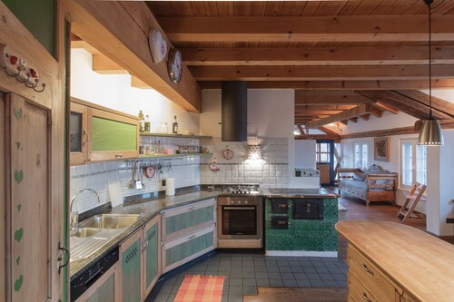 Apartment 'La Casa Del Noce' with Mountain View, Private Garden and Wi-Fi