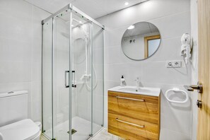 Bruser, hårtørrer, håndklæder
